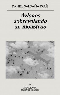 Aviones sobrevolando un monstruo - 